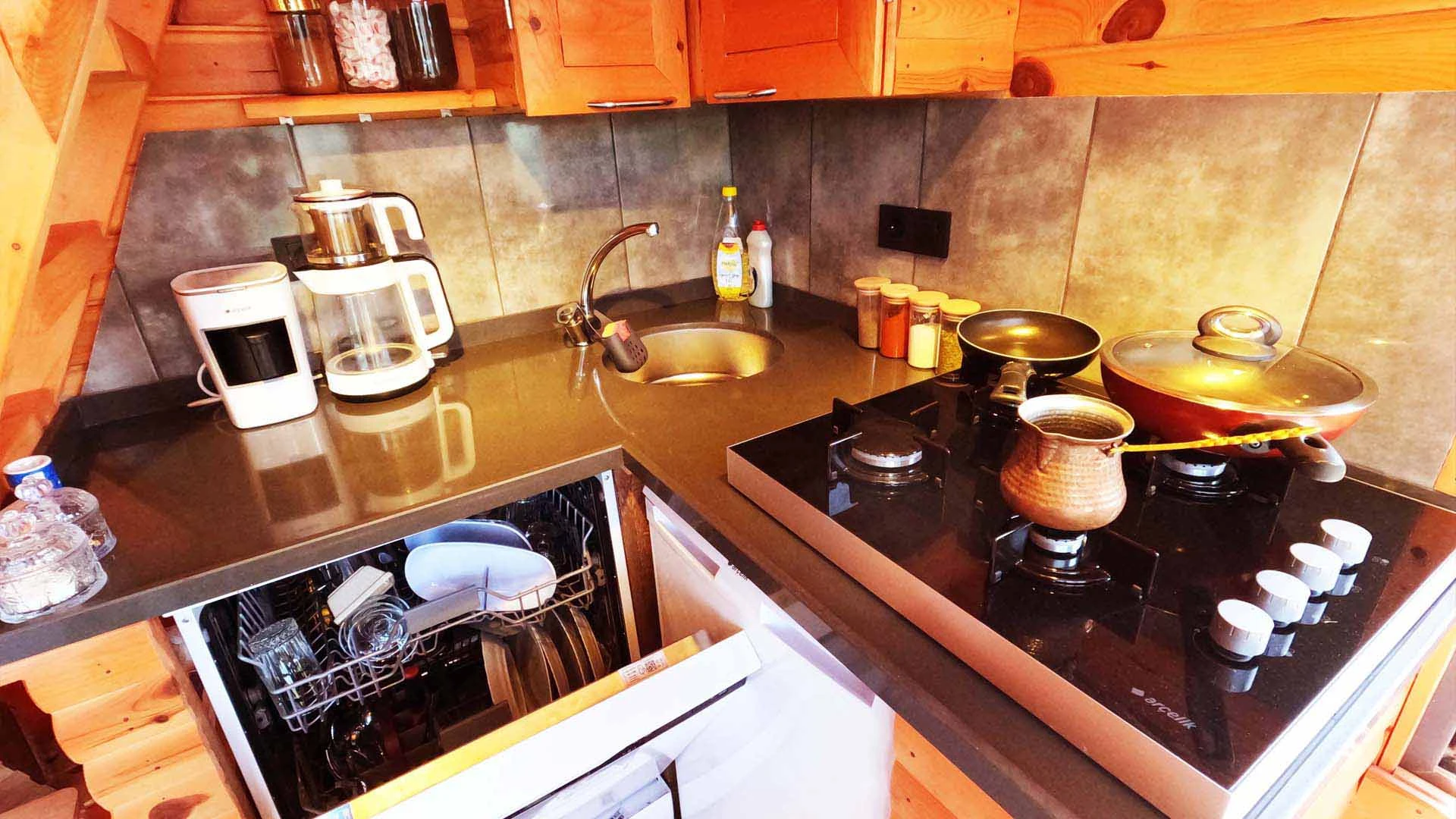 {"1":"resimler/10-10-1920w.webp","2":"resimler/10-10-480w.webp","3":"resimler/10-10-320w.w